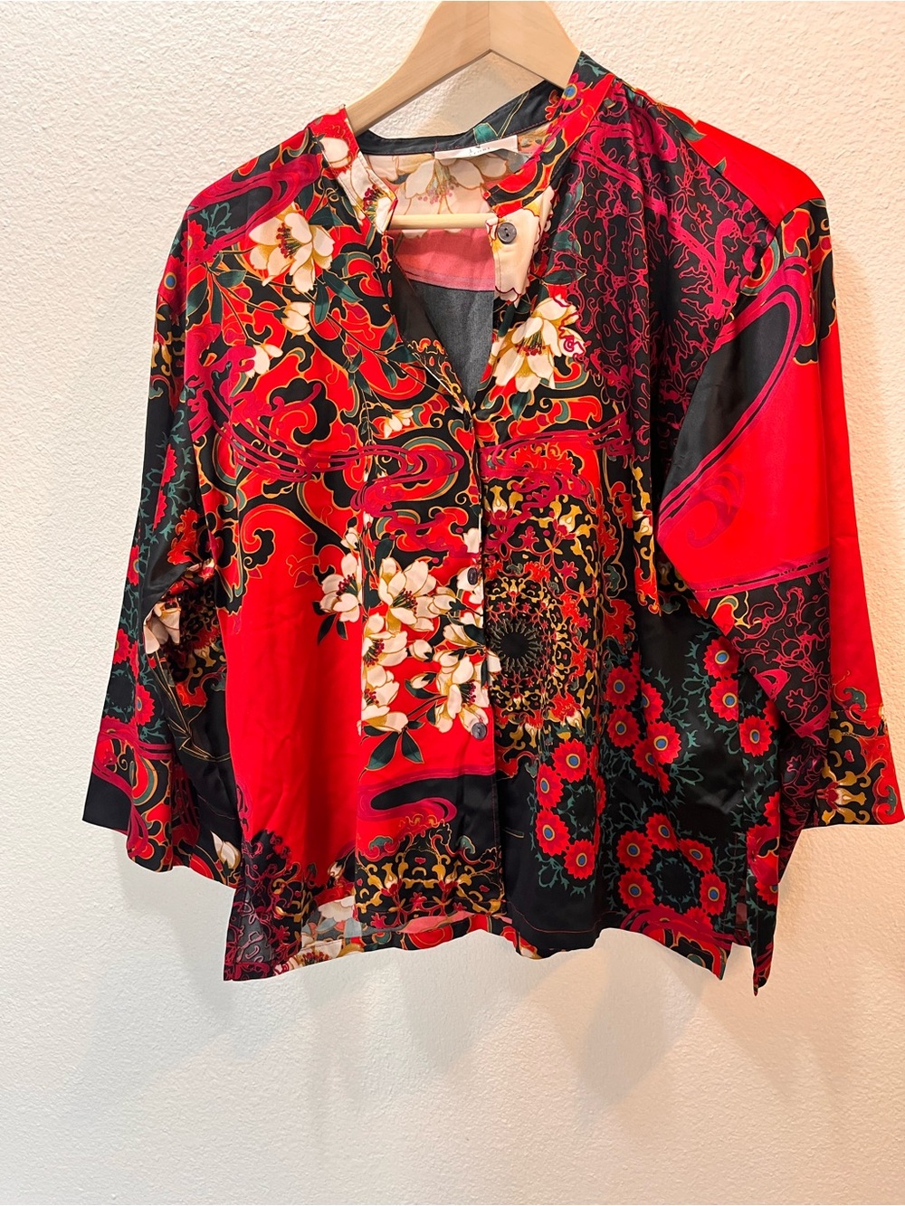 Natori Red and Black Floral Satin Button-Front Top